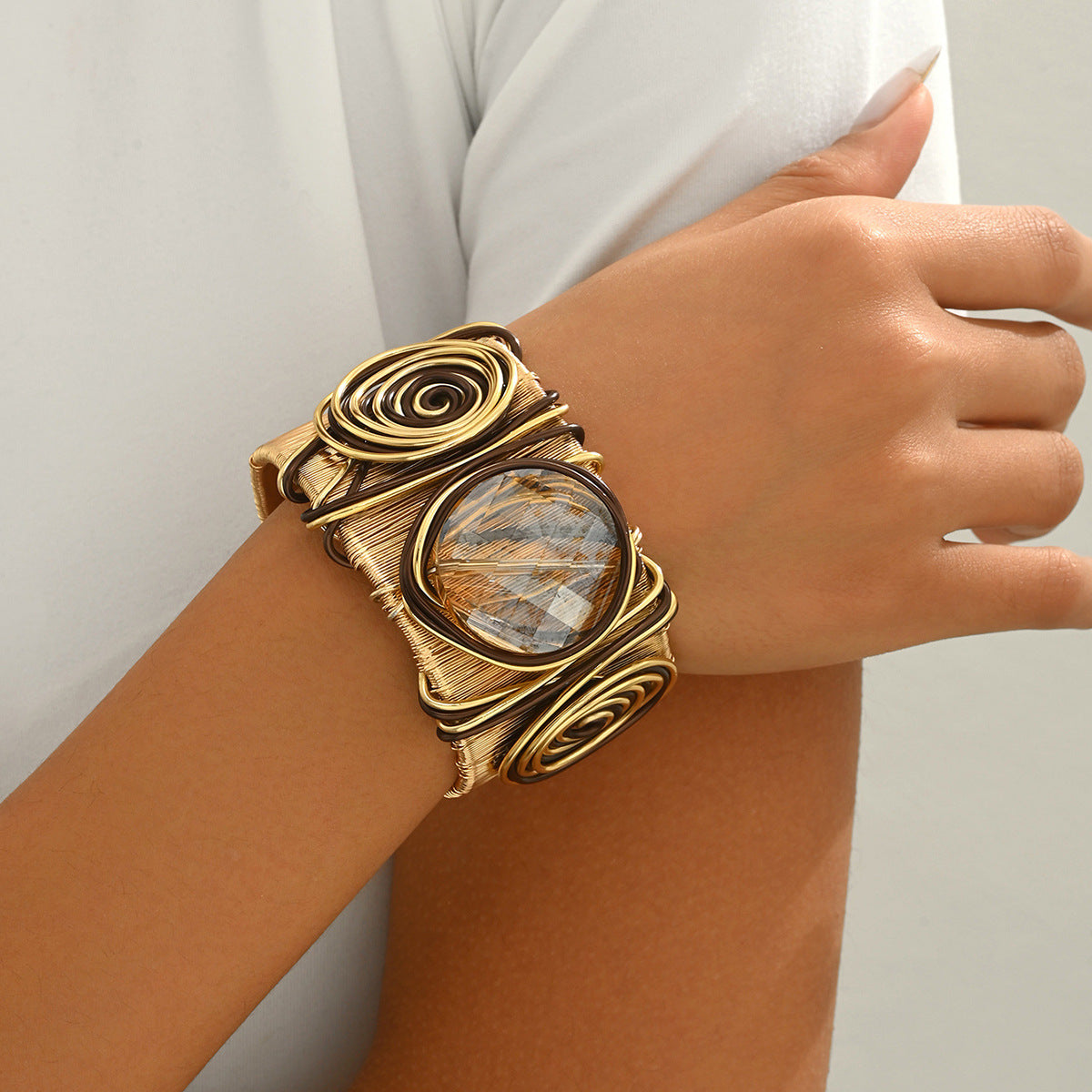 Twisted Round Gem Thread Open Bracelet