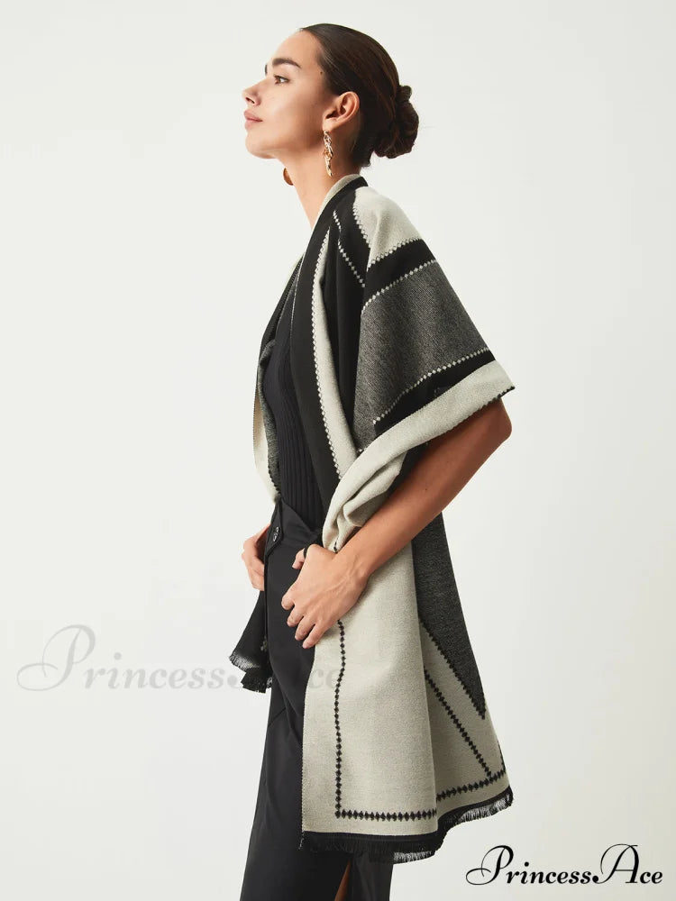 Contrast Color Graceful Geometric Scarf